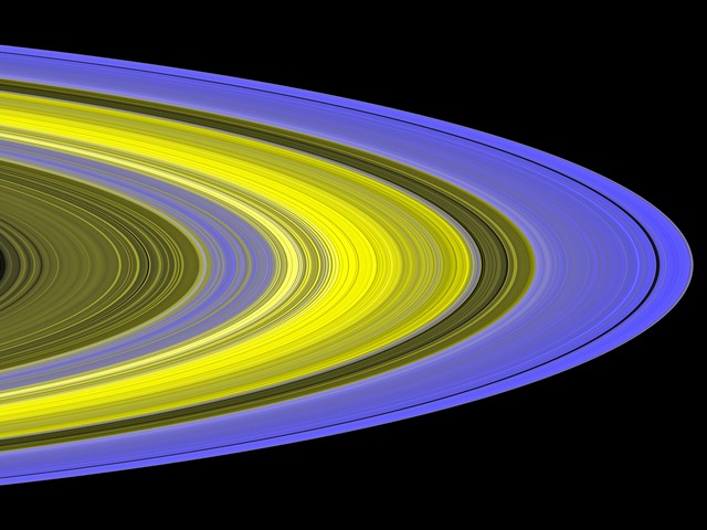 Les anneaux de Saturne dans l'U.V . Vue par Cassini